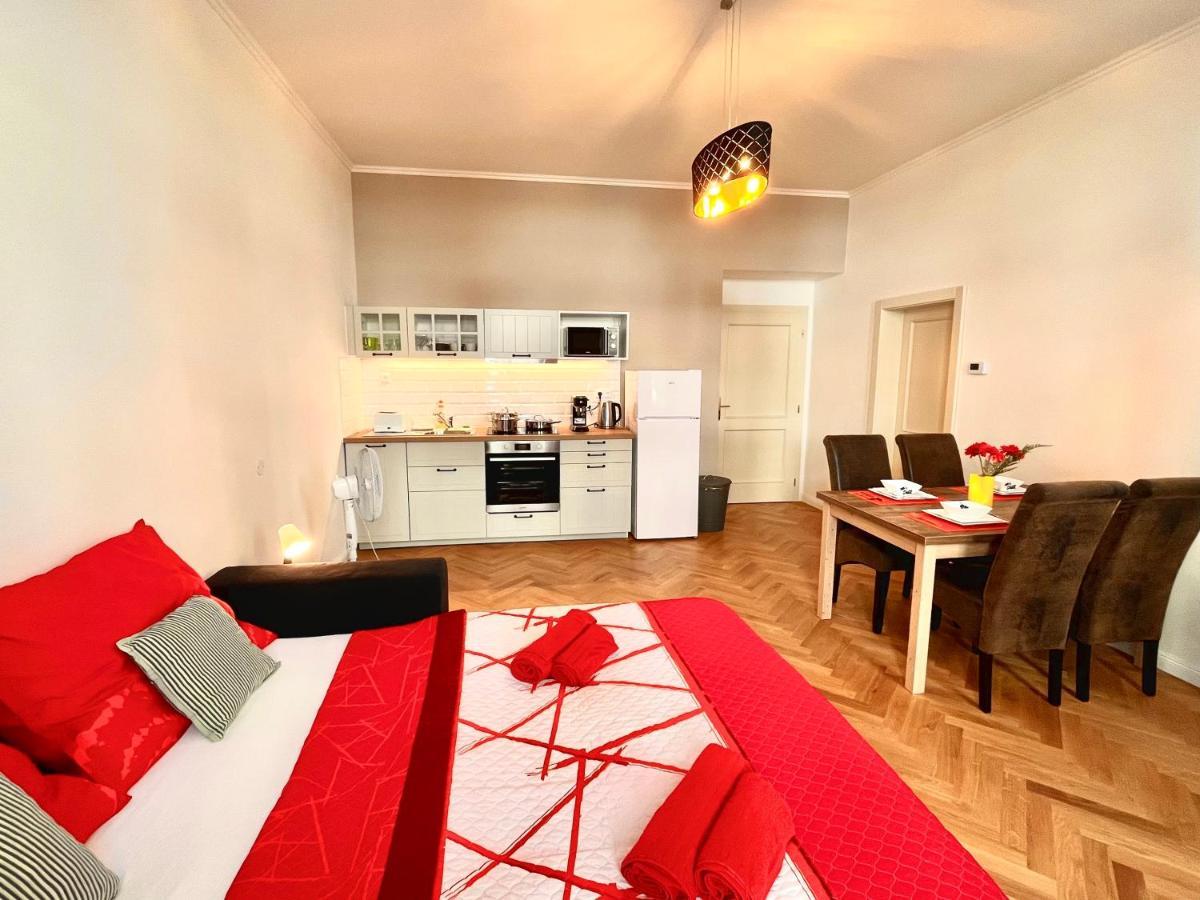 Riverbridge Apartments Прага Екстер'єр фото