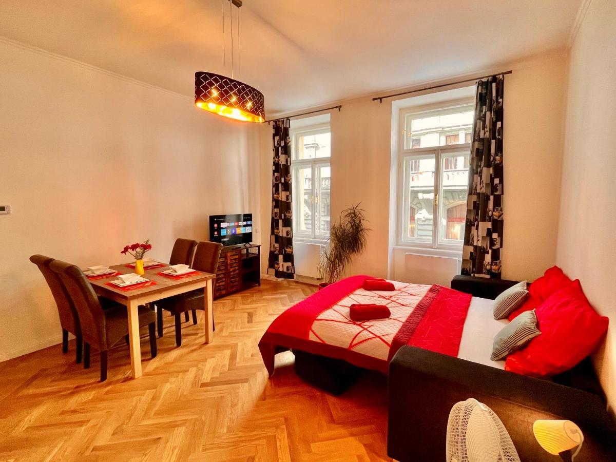 Riverbridge Apartments Прага Екстер'єр фото