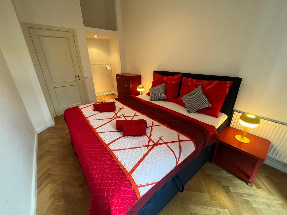 Riverbridge Apartments Прага Екстер'єр фото