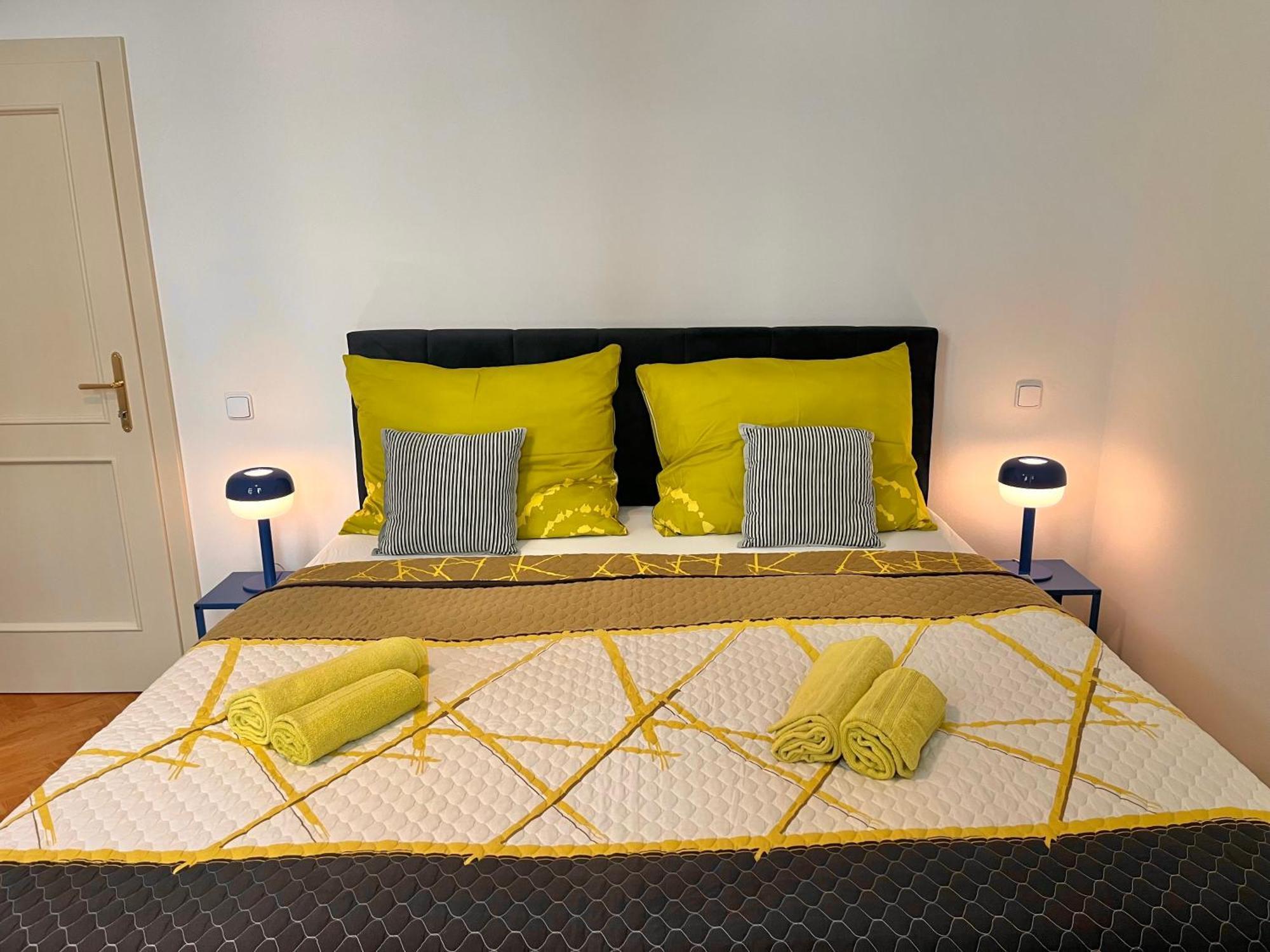 Riverbridge Apartments Прага Екстер'єр фото